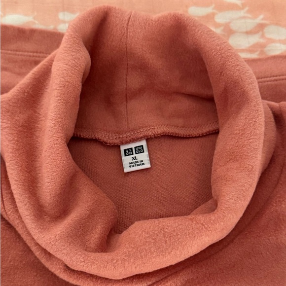 UNIQLO HeatTech Fleece Turtleneck - Picture 5 of 7
